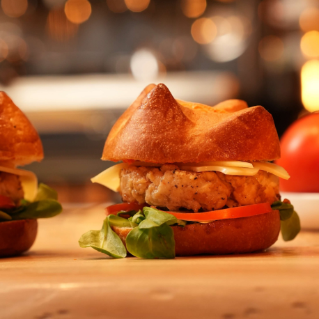 BURGER DE POISSON PERROQUET AUX SAUCES DAME BESSON BURGER DE POISSON PERROQUET AUX SAUCES DAME BESSON