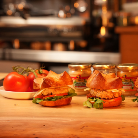 BURGER DE POISSON PERROQUET AUX SAUCES DAME BESSON BURGER DE POISSON PERROQUET AUX SAUCES DAME BESSON