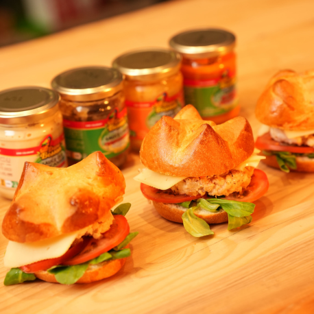 BURGER DE POISSON PERROQUET AUX SAUCES DAME BESSON BURGER DE POISSON PERROQUET AUX SAUCES DAME BESSON